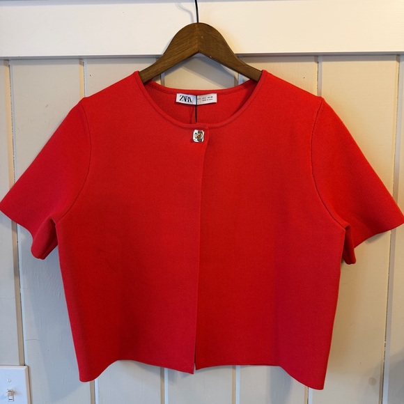 NWT Zara Bold Red Short Sleeve Top W/ Gold Button, Size Large - Picture 2 of 10